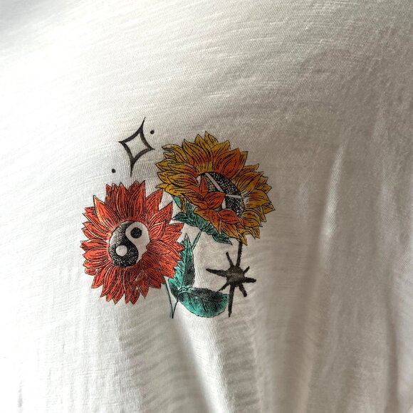 Torrid White Graphic Pullover Top w/ Sunflower Print - Come As You Are - Size 0 - Picture 6 of 9